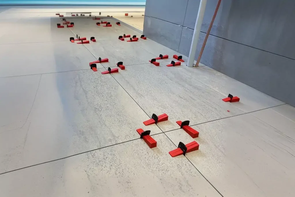 استفاده از هم تراز سرامیک در کف